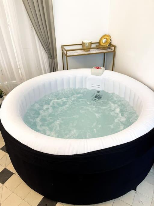 Limay Romantique Jacuzzi, Au Chateau A 30 Min De Paris 아파트 외부 사진